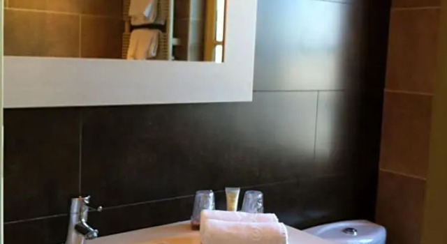 Номер Deluxe Best Western Le Cheval Blanc -Vue sur le port-plein centre ville