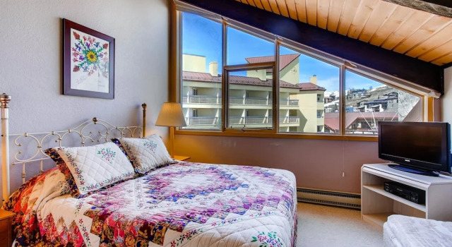 1 Br + Loft With Deck - Sleeps 6 People 1 Bedroom Condo - No Cleaning Fee! by RedAwning, Boek Appartement Crested Butte Crested Butte Mountain