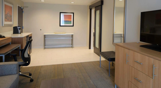 Номер Executive с 2 комнатами Holiday Inn Cincinnati North West Chester by IHG