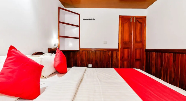 Oyo 24606 Waves Shore 3Bhk Premium Houseboat, Prenota Hotel Muhamma Kerala