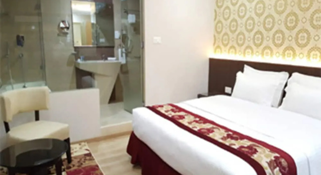 Кровать в общем номере Hotel Harrison Palace