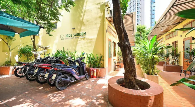 Jade Garden by La Doma Express, Забронировать Отель Отели Хошимина с парковкой, рядом с Golden Dragon Water Puppet Theatre, Парковка