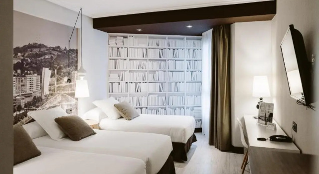 Трёхместный номер Hotel Abando