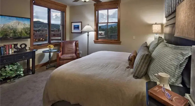 Governors Penthouse 401 3 BedroomCondo By Moving Mountains