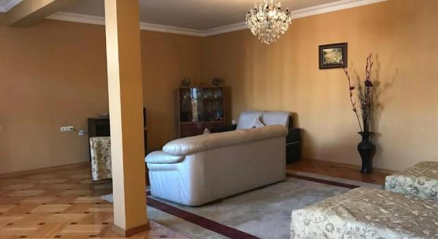 Guest House kartvelishvili, Забронировать Гостевой дом Недорогие отели Батуми, рядом с Фонтан Нептуна, недорого