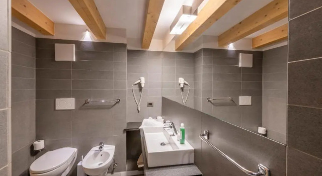 Полулюкс Design & Suite Hotel Ciarnadoi