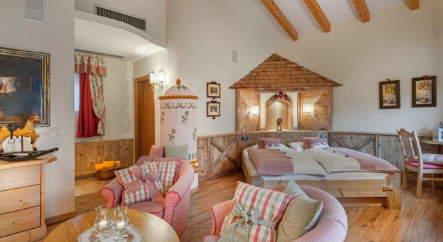 Relais Le Gemme, Забронировать Отель Отели Трансаккуа с бассейном, Бассейн