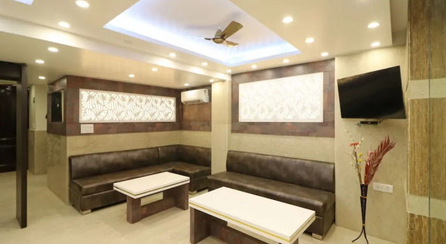 OYO 11594 Hotel TVS