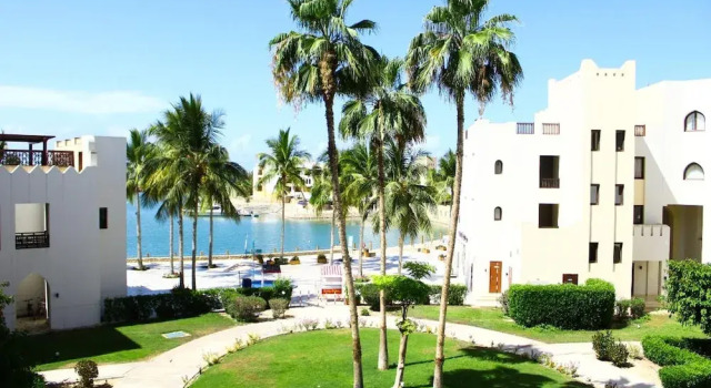 Stylish 2-bedroom Marina Escape, Book Lejlighed Hoteller i Taqah med parkering, Parkering