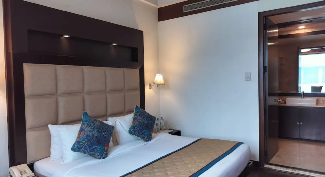 Полулюкс Bel-La Monde Hotel NH8 at 6km from IGI Airport Delhi