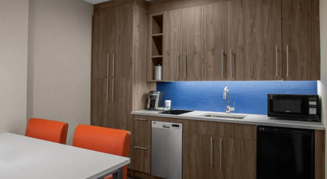 Номер Premium Holiday Inn Express & Suites Woodside LaGuardia Airport