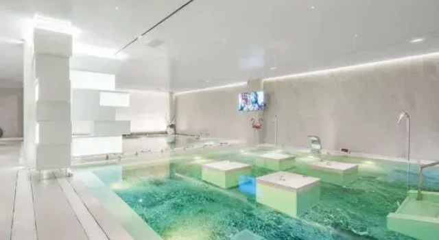 Qianshi Hostel, Book Hostel / Vandrerhjem Hoteller i Yanan med pool, Swimmingpool