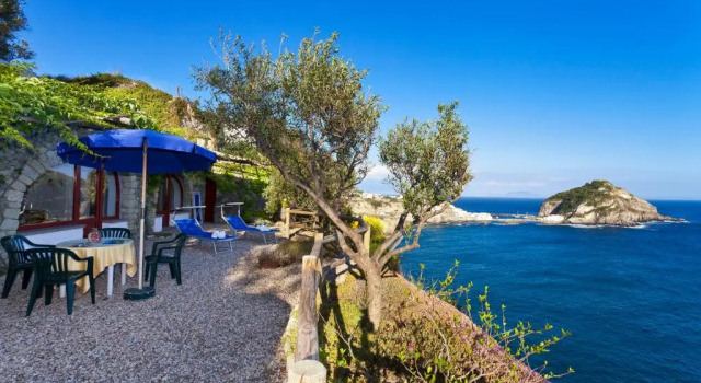 Апартаменты с 3 комнатами с видом на море Costa Del Capitano Seaside Villas