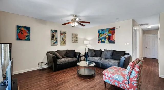 Have The Best Stay At Our Modern Art Gallery Home 3 Bedroom Home by Redawning, Prenota Casa vacanze Martinsburg Virginia Occidentale
