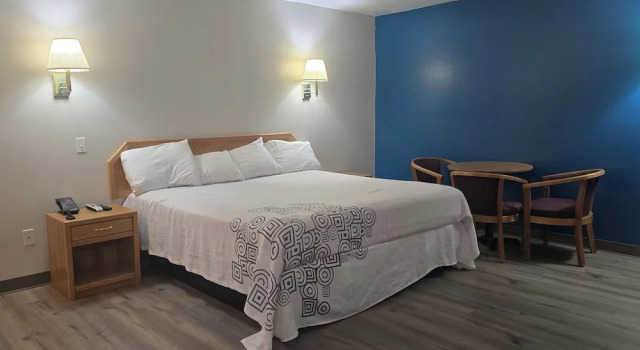 Номер Deluxe Economy Inn & Suites