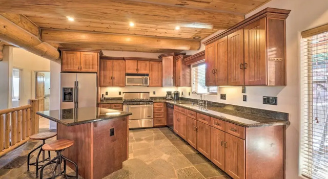 Коттедж Mtn-view Gem w/ Fire Pit & Deck in Payson