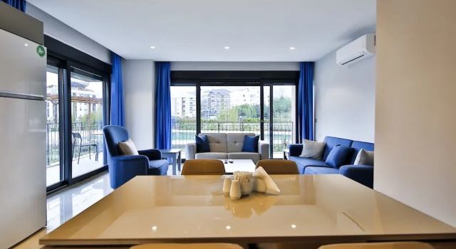 Семейные апартаменты c 1 комнатой с балконом MENE SUITES
