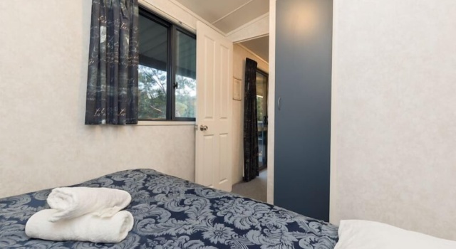 Бунгало с 2 комнатами с балконом Russell-Orongo Bay Holiday Park