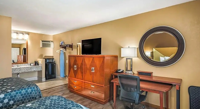 Четырёхместный люкс Econo Lodge Oskaloosa