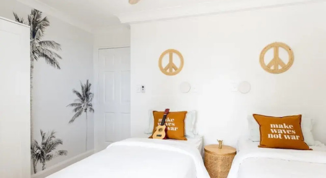 Апартаменты Luxury Ocean View Coastal Haven in Burleigh