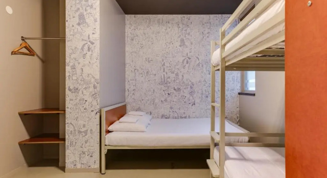 Четырёхместный номер Private ClinkNOORD Hostel