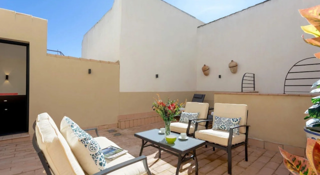 Апартаменты Exclusive Apartment Near Cathedral Rodrigo Caro IV