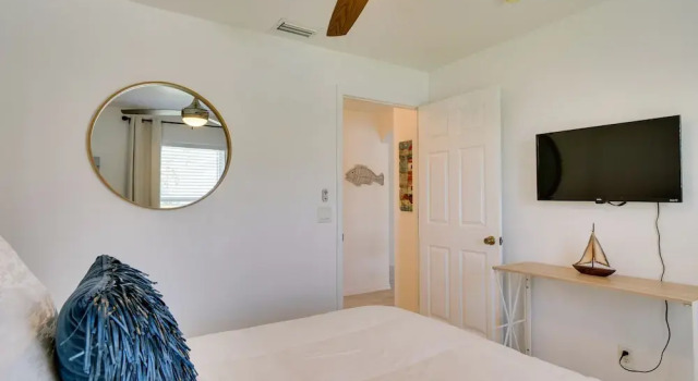 Canal-front Cape Coral Home Rental: Pool, Lanai!, Забронировать Дом для отпуска Виллы Кейп-Корал, Вилла