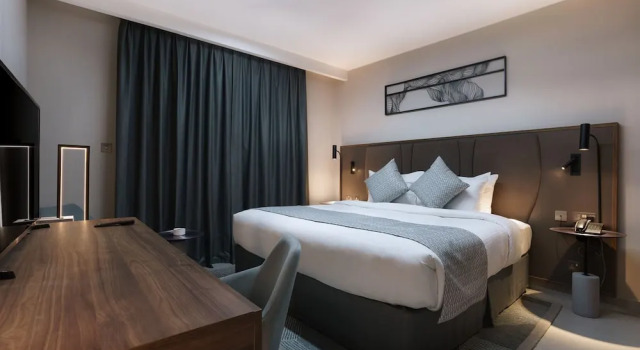 Двухместный номер Superior с балконом и с видом на город Hotel Holiday International