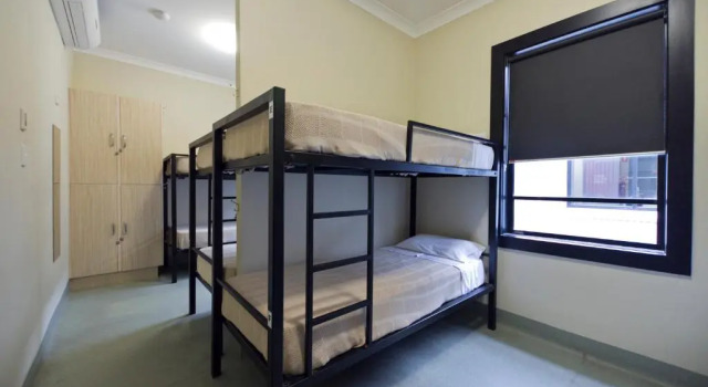 Кровать в общем номере (мужской номер) Coolangatta Sands Hostel