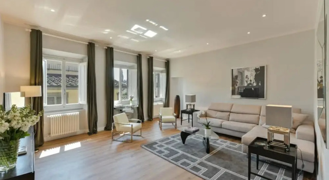 Кровать в общем номере с 6 комнатами с балконом Santa Croce Terrace Deluxe