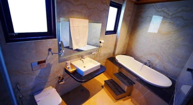 Семейный люкс с красивым видом из окна Sandyy Wavess Beach Resort