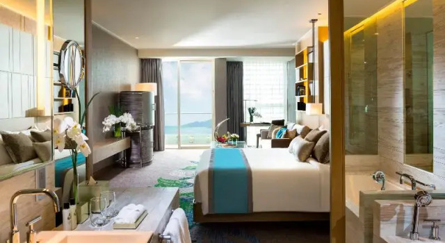 Двухместный номер Premium с балконом InterContinental Nha Trang by IHG