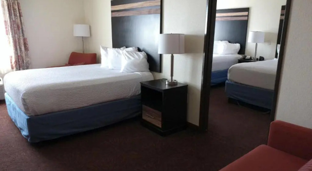 Двухместный люкс c 1 комнатой Days Inn & Suites by Wyndham Tucson/Marana
