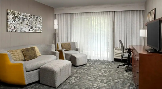 Двухместный люкс c 1 комнатой Courtyard by Marriott Portland Tigard
