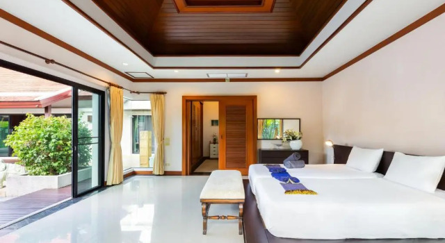 Tropical Living at 3BR Pool Villa Bianca, Baan Bua Luxury Estate, Nai Harn Beach, Забронировать Бутик-отель Отели Най-Харн-Бич с бассейном, рядом с Озеро Най Харн, Бассейн