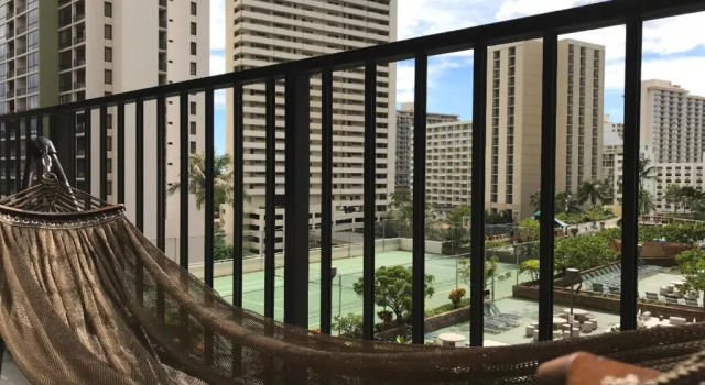 Апартаменты Waikiki Banyan Modern One Bedroom Free Parking