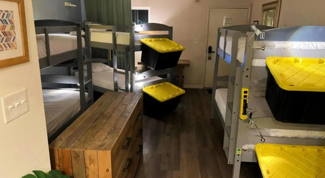 Кровать в общем номере Bposhtels Las Vegas
