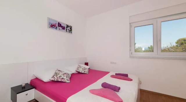 Awesome Home in Saldun With Wifi and 3 Bedrooms, Varaa Hotelli Hotellit Split-Dalmatia pysäköinnillä, Pysäköinti