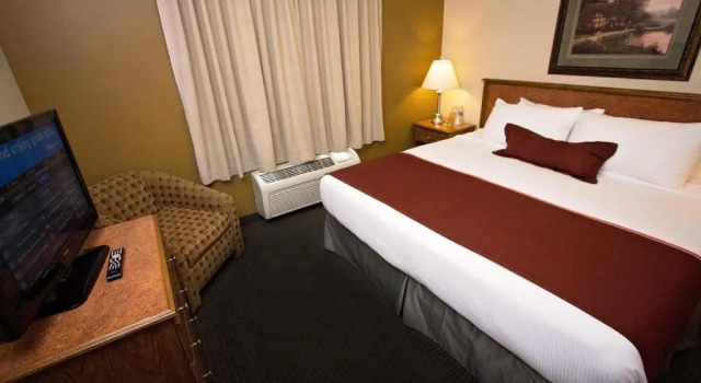 Номер Standard Service Plus Inns & Suites Drayton Valley