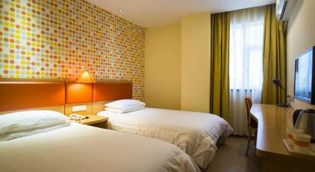 Home Inn Qingnian Road, Rezerwuj Hotel Hotele w Kunming z parkingiem, Parking