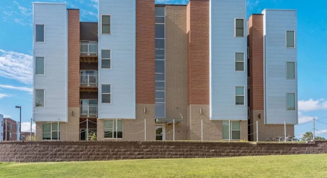 Spacious 2BR Suite W/patio Near Iowa State, Varaa Huoneisto Ames Iowa
