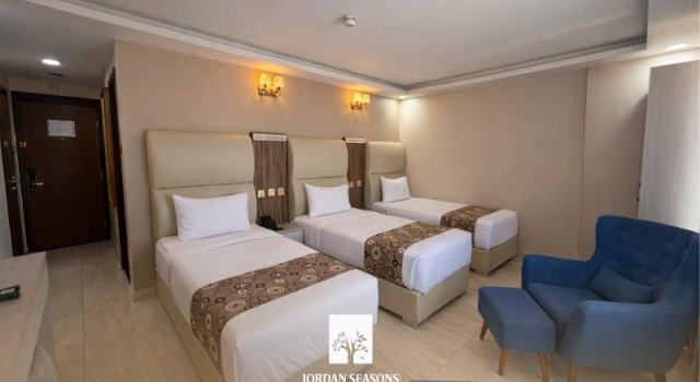 Трёхместный номер Standard с 3 комнатами Jordan Seasons Hotel