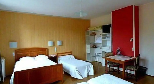 Hôtel-Restaurant du Commerce, Boek Hotel Hotels in Meuse met parkeren, Parkeren