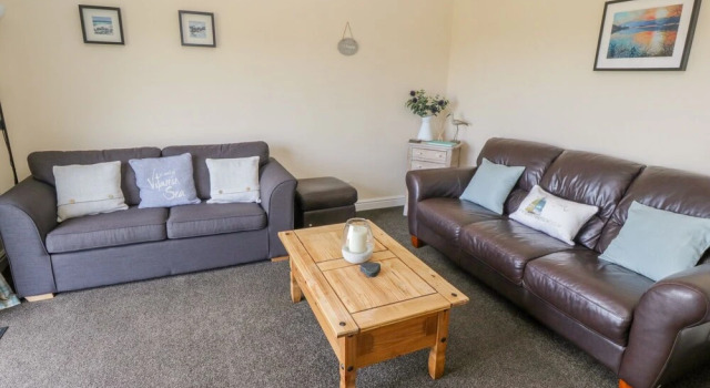Ar Deireadh, Book Hotel Lochgilphead 