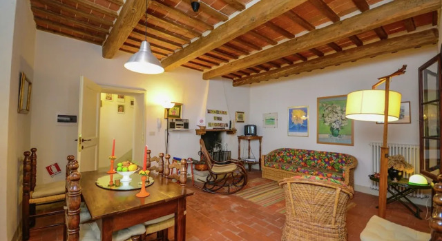 House on the Property Next to an Ancient Villa With a View of the Hills and Pool, Book Villa Sommerhuse i Tredozio, Hytte