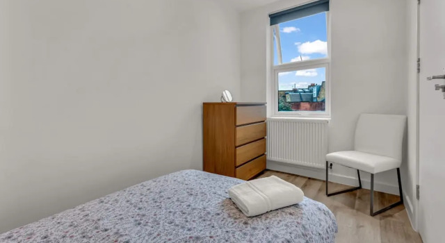 Charming 2-bed Apartment in South West London