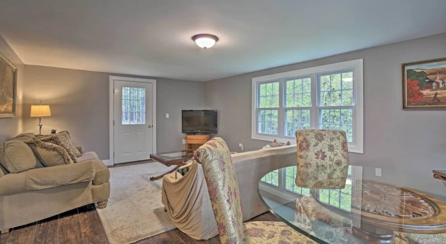 Beautiful Lenox Home, 3 Mi to Shakespeare & Co!