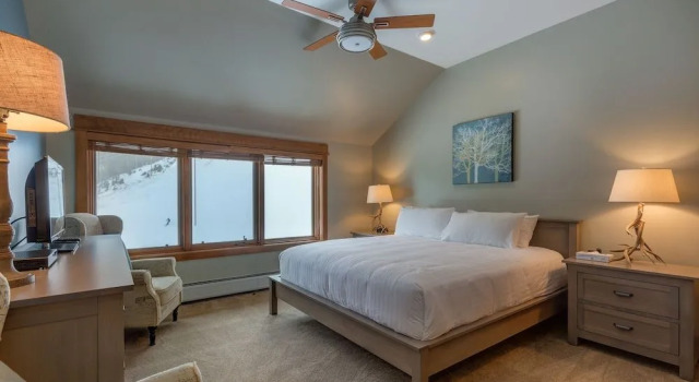 Lone Eagle #3050 - 4 Br Condo