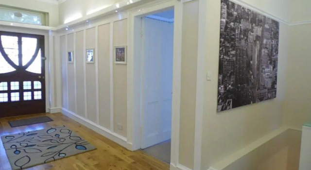 Апартаменты WEST END - Stunning, spacious, 3 bedroom, main door flat with private parking
