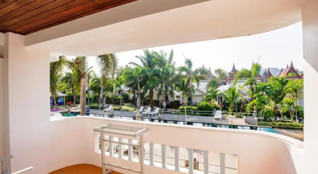 Двухместный номер Deluxe с видом на бассейн Bay Beach Resort